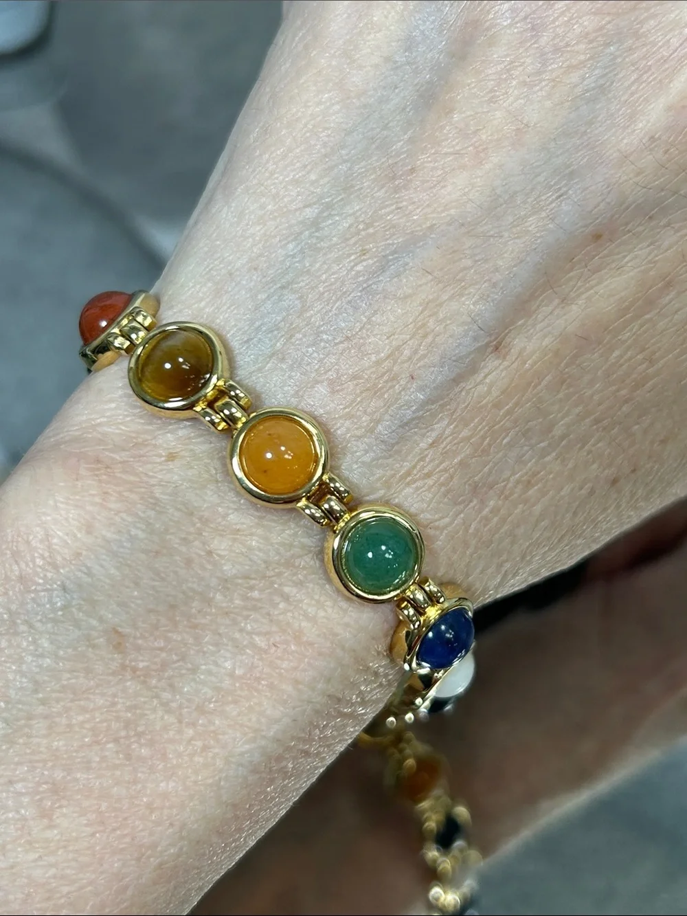 N/A elegant gold